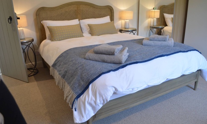 Snettisham House | NEW LISTING - Owl's Hoot - Cosy Dog Friendly Cottage with log burner
