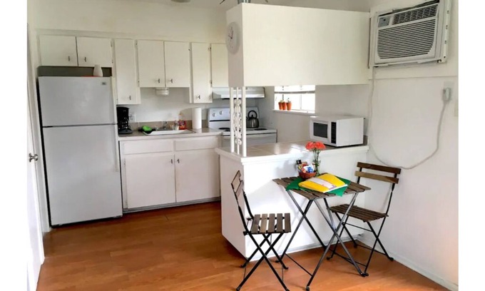 Johnston Terrace Apartment | New Listing! Thrifty + comfortable studio near AUS and downtown