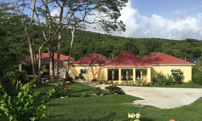 Estate Two Friends Apartment | New Listing!Verdant Paradise. Relaxing Vacation In The Lush Tropical Rain Forest
