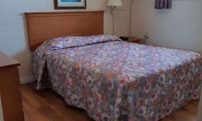New London Hotel | New London Bay Motel - One-Bedroom Apartment #6