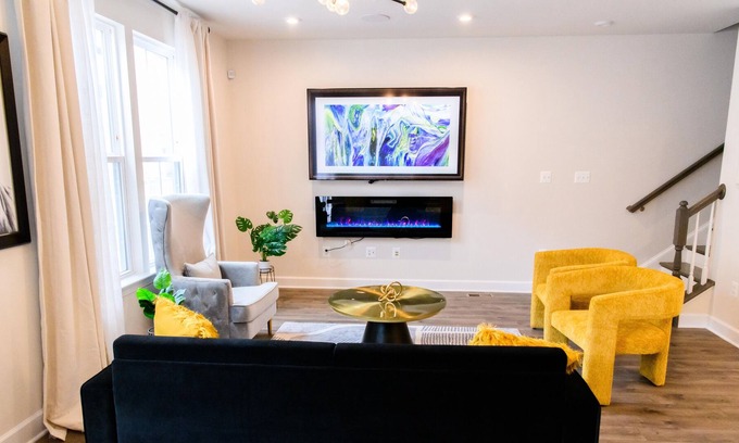 Largo House | New Lux home close to DC + metro