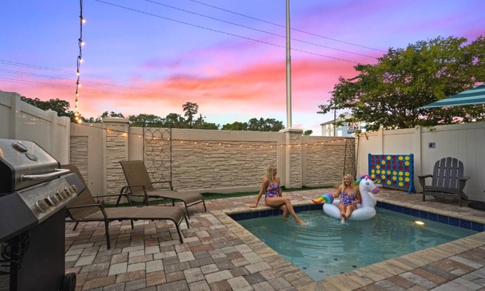 Loughman House | New Luxury 4 Bedroom Villa by 𝓓𝓲𝓼𝓷𝓮𝔂 w/Pool