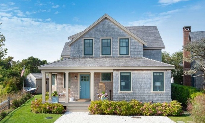 West of Town House | New Luxury Home in Cisco/Miacomet Area