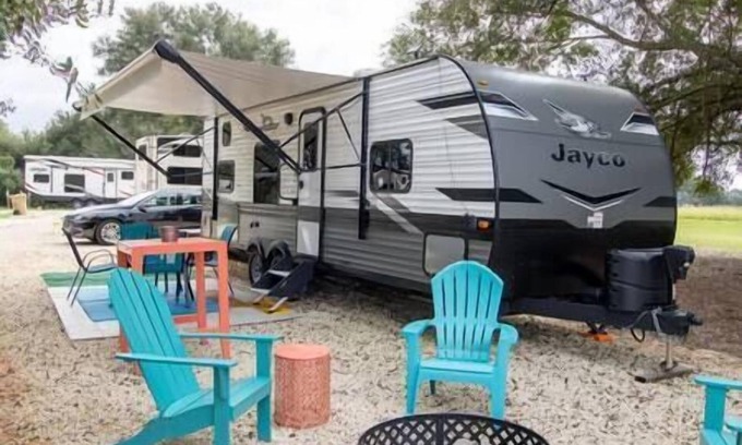 Groveland House | New Luxury RV near Orlando