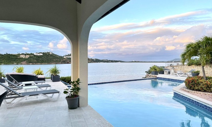 Maho House | NEW Magnificent 5 bedroom villa, with private pool and amazing lagoon view