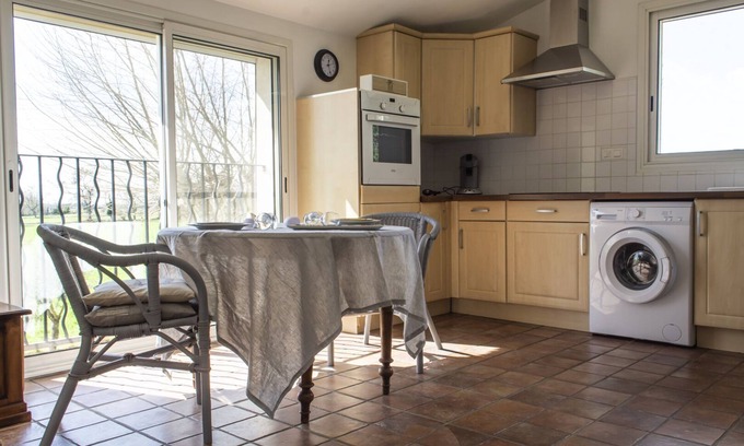 Saint-Martin-de-Crau Apartment | New mod cons et quiet T2 in Provencal farmhouse in countryside, fully equipped