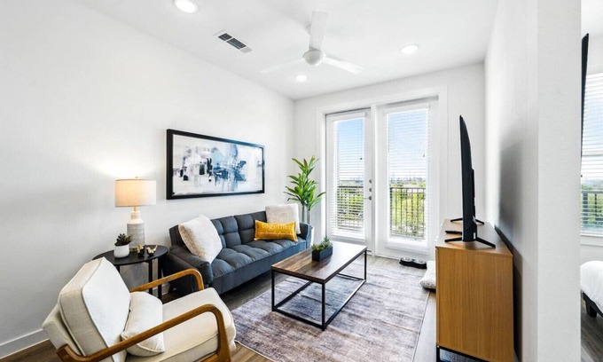 Brentwood Apartment | New Modern 1BD/1BA~Pet Love Loft