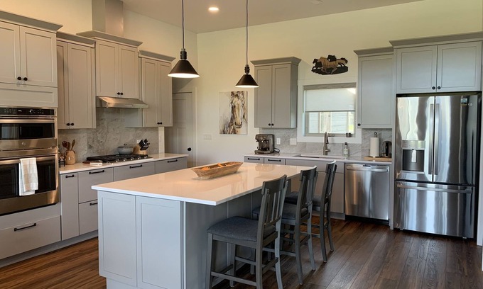 Edgar Apartment | New Modern Cozy Apartment with Views and Private River Access