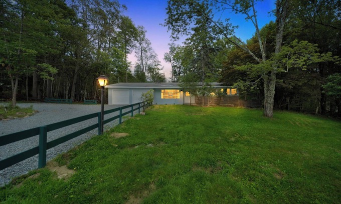 Liberty House | NEW! Modern Luxury Home- Lake Access!