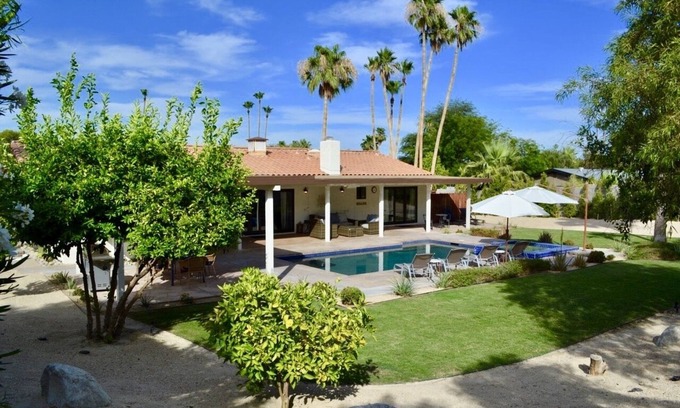 Magnesia Falls Cove House | New Modern Remodel! - Ranch Style Villa with Mountain Vistas