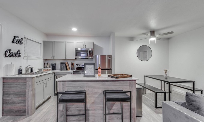 Fairbanks Apartment | NEW Montrose Gem! Central to Downtown HTX, NRG, & the Museum District.