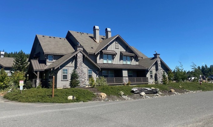 Ronald House | *NEW*Mountain Lodge Retreat @Rosyln Ridge-come enjoy the beauty of the outdoors!