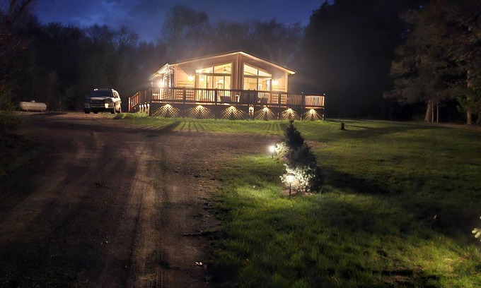 Springville House | New on market. Cabin with 3 beds and 3 baths surrounded by forest