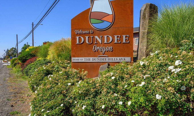 Dundee Bed & Breakfast | New One Bedroom B&B Walking Distance to Downtown Dundee!