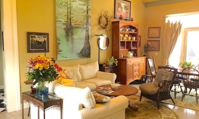 Faubourg Delassize Apartment | New Orleans Living at its Best!n