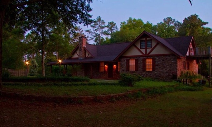 Folsom House | New Orleans northshore retreat. One hour from the city to tranquility.