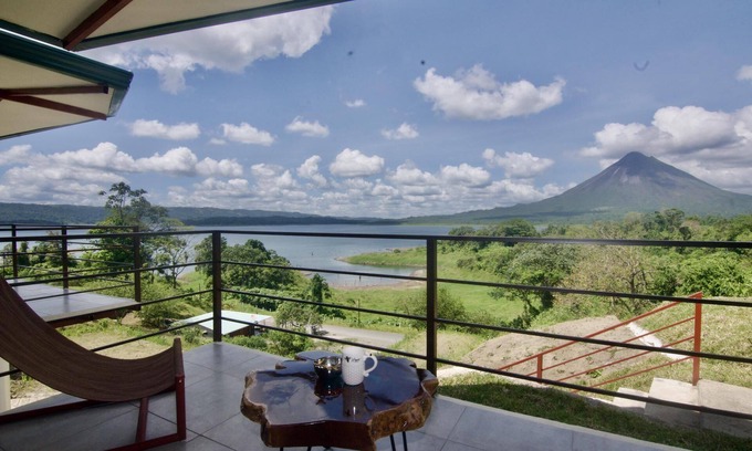 El Fosforo House | NEW. Papaya Bungalow. Hilltop Bungalow with Spectacular Lake & Volcano Views.