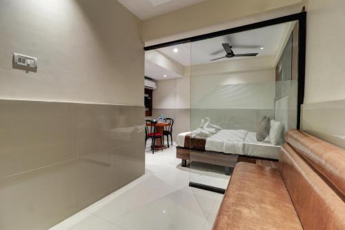 Kopar Khairane Hotel | New Parimeet Residency