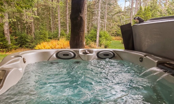 Mount Holly Cabin | NEW Private Cabin W/Hot Tub/Dog Friendly/Games
