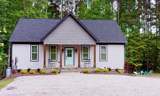 Manson House | New property at Kerr Lake with dock! Family-sized w/game room and large porch!