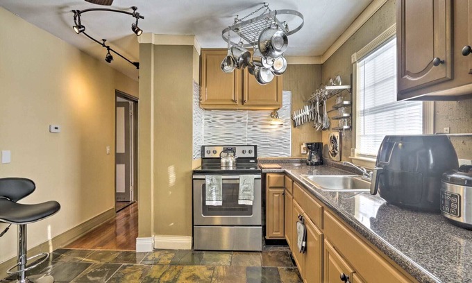 East Hartford House | New!Quaint & Convenient Hideaway: Great Location