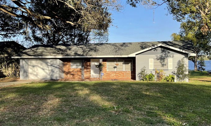 Winter Haven House | New remodeled Lakefront Vacation Home on the Chain of Lakes in Winter Haven