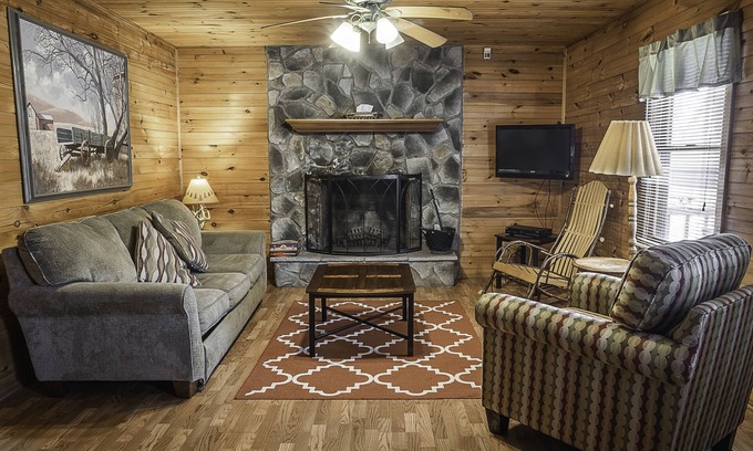 Hico Cabin | New River Gorge Cabin, hot tub and fireplace at the best area prices