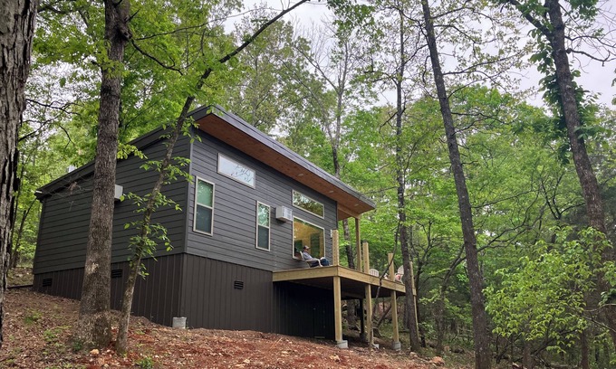 Mammoth Spring Cabin | New Romantic Secluded Cabin for two in beautiful Mammoth Spring Arkansas!
