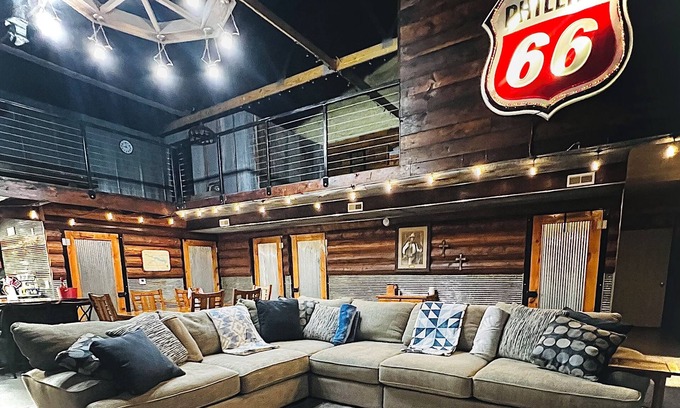 Moravia House | New Rustic Retreat, Firepit & Games, Hiking, Boating & Fishing near Lake Rathbun