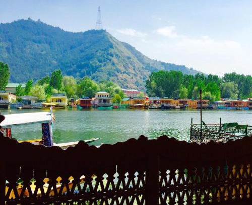 Dal Lake Hotel | New Sea Palace Houseboats