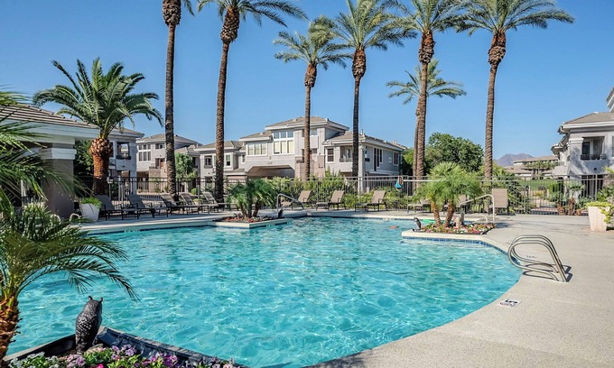 Kierland Condo | *New~Special* Greenside 9~Community Pool~HotTub ~ Fitness center ~ Golf Retreat