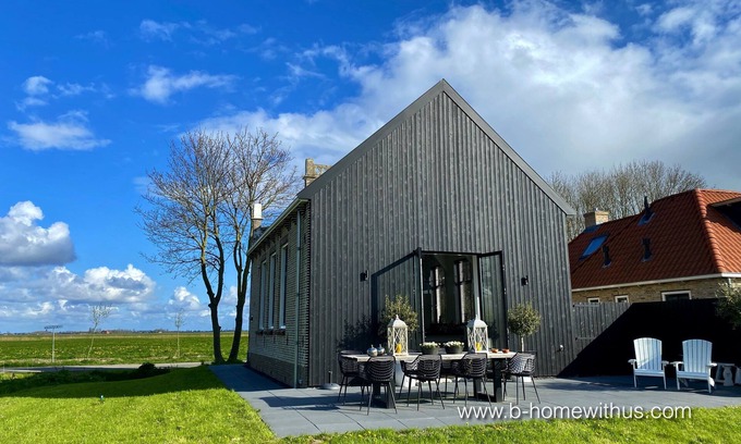 Peins House | NEW: The former small church was transformed into a beautiful apartment