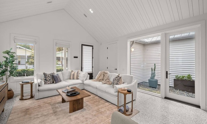 Historic Ybor House | NEW The Humidor - 2 Epic Ybor Townhomes