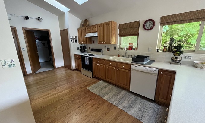 Homer House | New to market- Beautiful year-round home on the South End of Skaneateles Lake