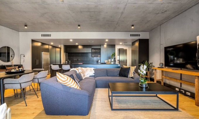 Kingston Apartment | New to VRBO: Onyx Apt · Onsite EV Charger · 5mins to Foreshore
