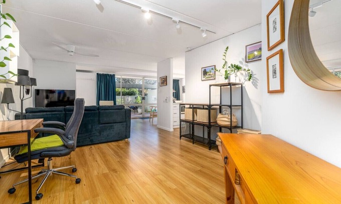 Kingston Apartment | New to VRBO: Stylish apt facing the historic Telopea Park