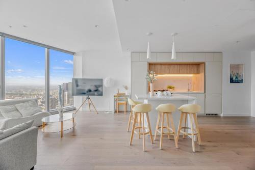 Melbourne Central Business District Apartment | NEW Top Floor L70 CBD Luxury Apt