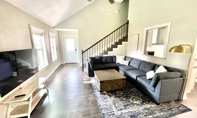 Lake Dallas House | New townhouse with large private yard and 2 car garage!