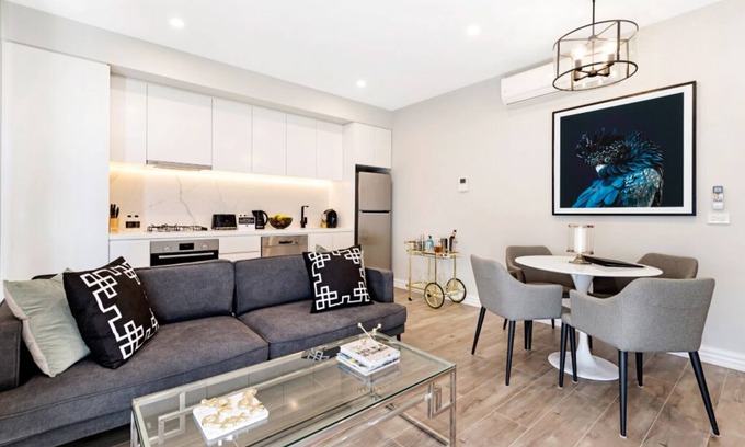 Glen Iris Apartment | NEW! Two Bedroom Deluxe at Manhattan Apts Glen Iris
