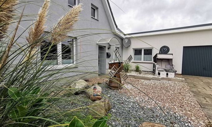 Woehrden House | NEW vacation home near the North Sea with sauna near the North Sea up to 10p. with dog