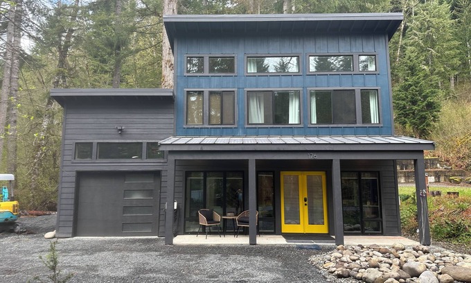 Paradise Estates House | New Vacation Home near Mt Rainier. We now have Wi-Fi. We do not allow pets.