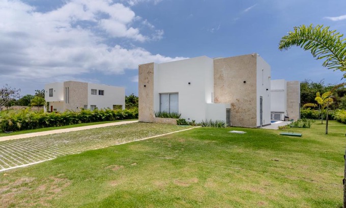 El Soco Villa | New villa by the beach!