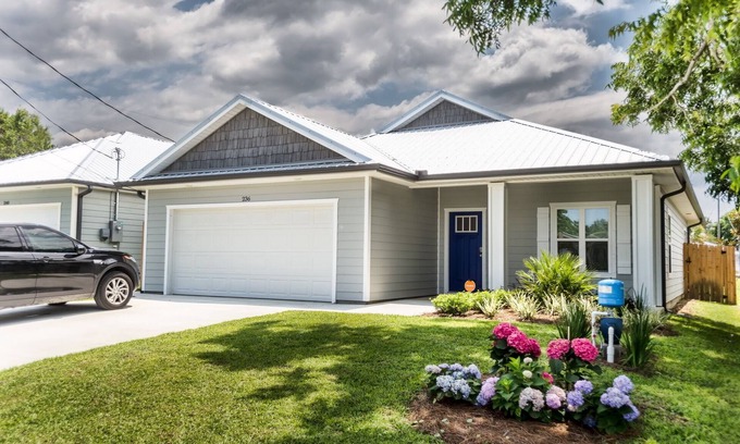 Laguna Beach Estates House | New! Walk to the Beach Vacation Beach Bungalow- Plus Golf Cart! and Hot tub