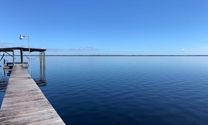 Crescent City House | NEW WATERFRONT CABIN WITH LARGE PRIVATE DOCK ON CRESCENT LAKE - Crescent Lodge