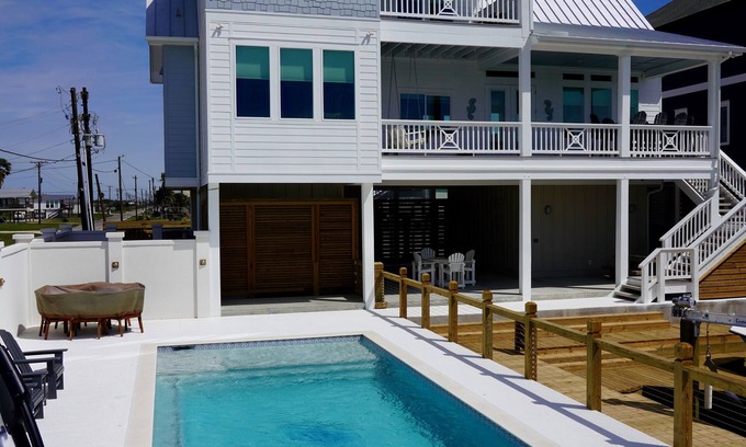 Port O Connor House | NEW Waterfront Luxury House, Boat Lift, Fishing Dock, Swimming Pool, Great Views