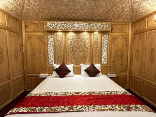 Sudarbal Boat Rental | New York Houseboat