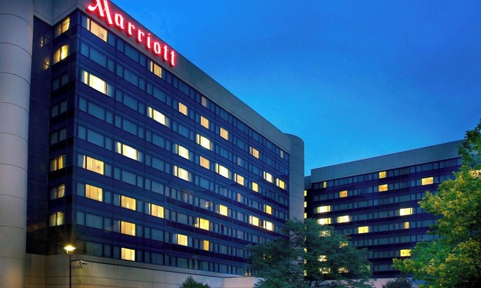 Newark Hotel | Newark Liberty International Airport Marriott