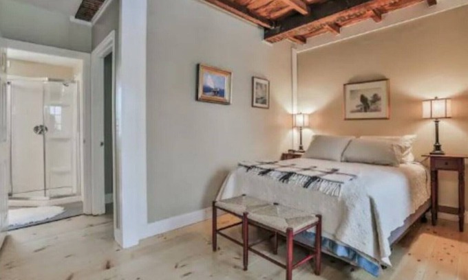 Newburyport Apartment | Newburyport Classic Brick Two Story Apartment