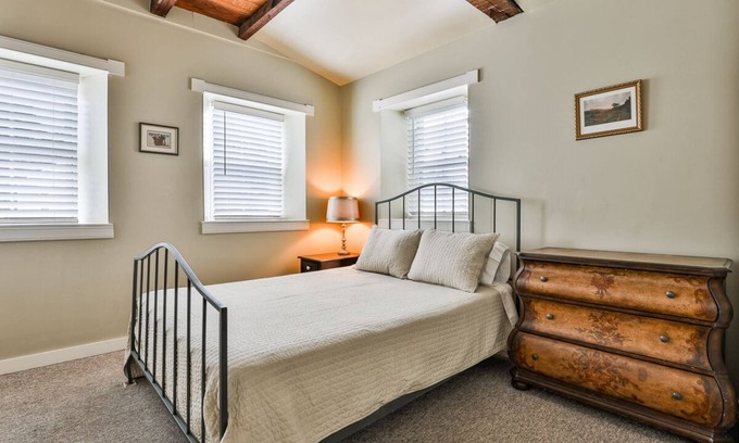 Newburyport Apartment | Newburyport Historic Brick Two Story Apartment