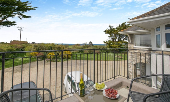St Merryn Apartment | Newland - Two Bedroom Apartment, Sleeps 4